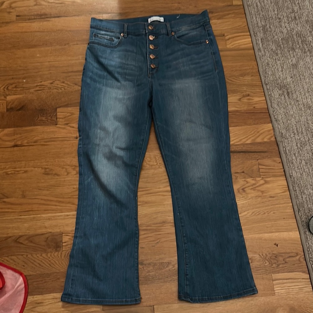 Like new Loft Women's Cropped Blue Jeans